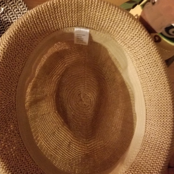 Cute hat - Picture 4 of 4